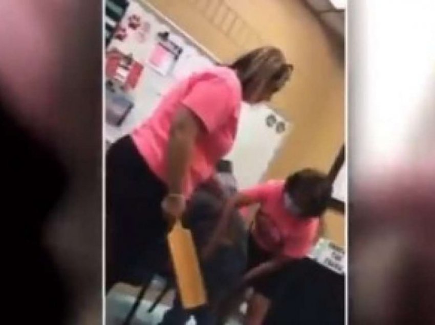 Drejtoresha e një shkolle në Florida rrah nxënësen me dërrasë për prishjen e një kompjuteri