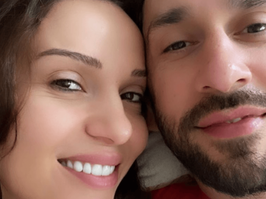 Teuta Krasniqi dhe Adonis Morina festojnë përvjetorin e romancës së tyre