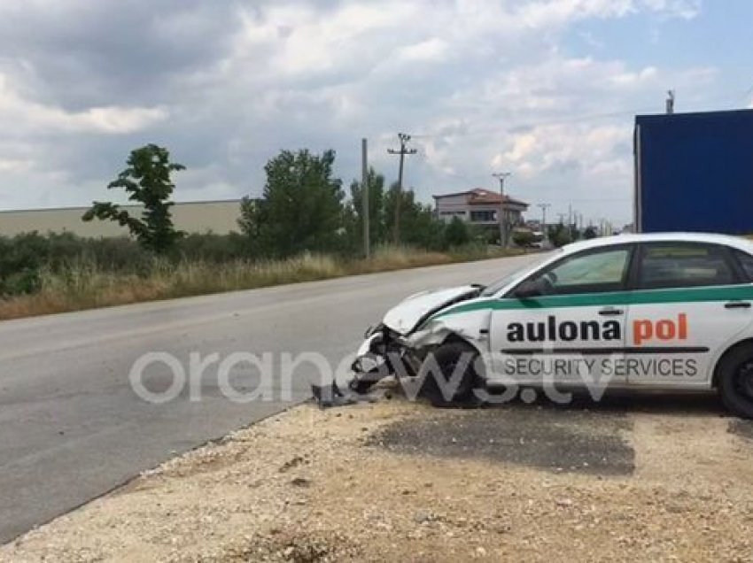 Përplasen dy automjete në Berat, lëndohen dy pasagjerë