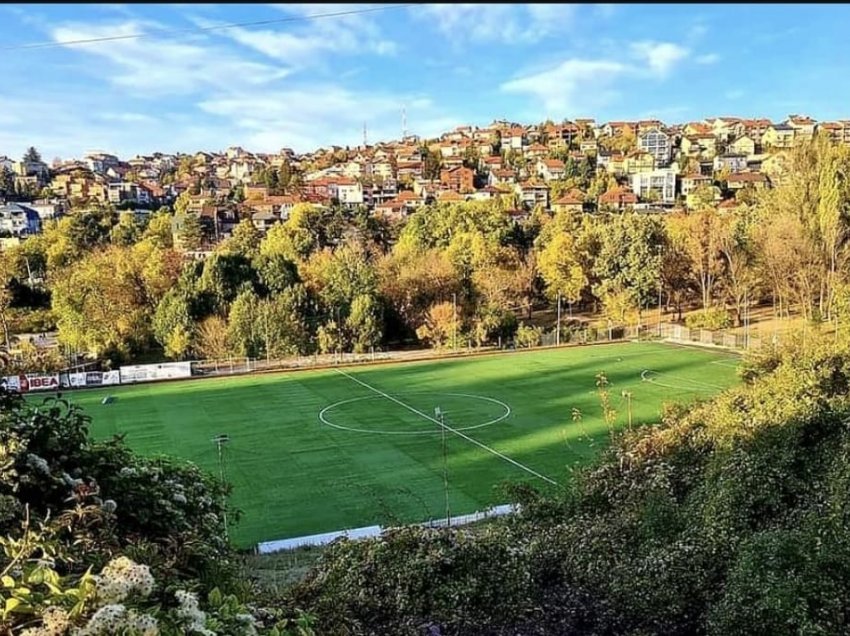 Një stadium në Kosovë me bukuri të rrallë, i rrethuar me... 