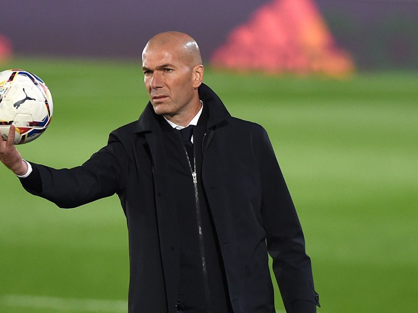 Zidane duket shumë pranë stolit të PSG-së