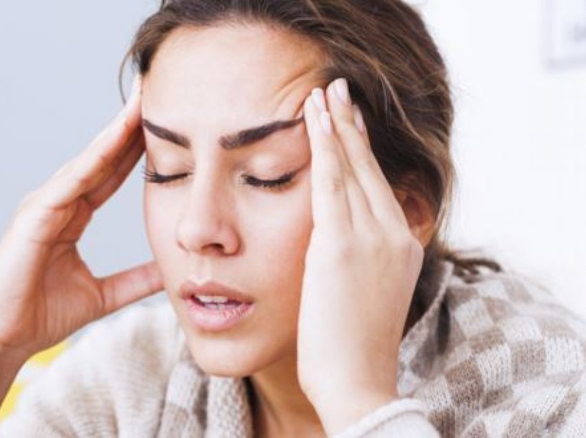 Si ta largoni dhimbjen e migrenës