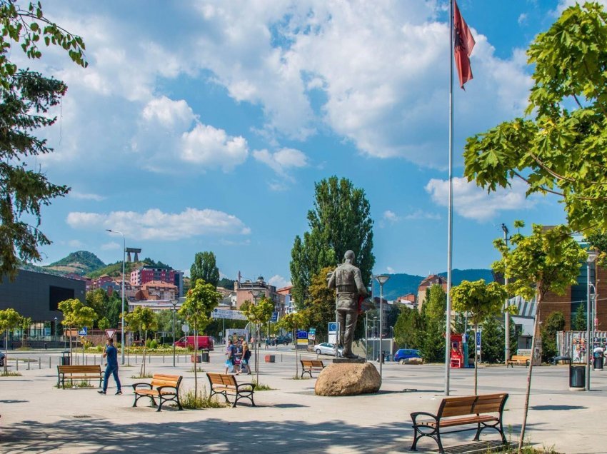 Peticioni i propozuar nga PDK ide “fëmijërore”/ Analistët tregojnë se si mund të ndodh bashkimi i Mitrovicës