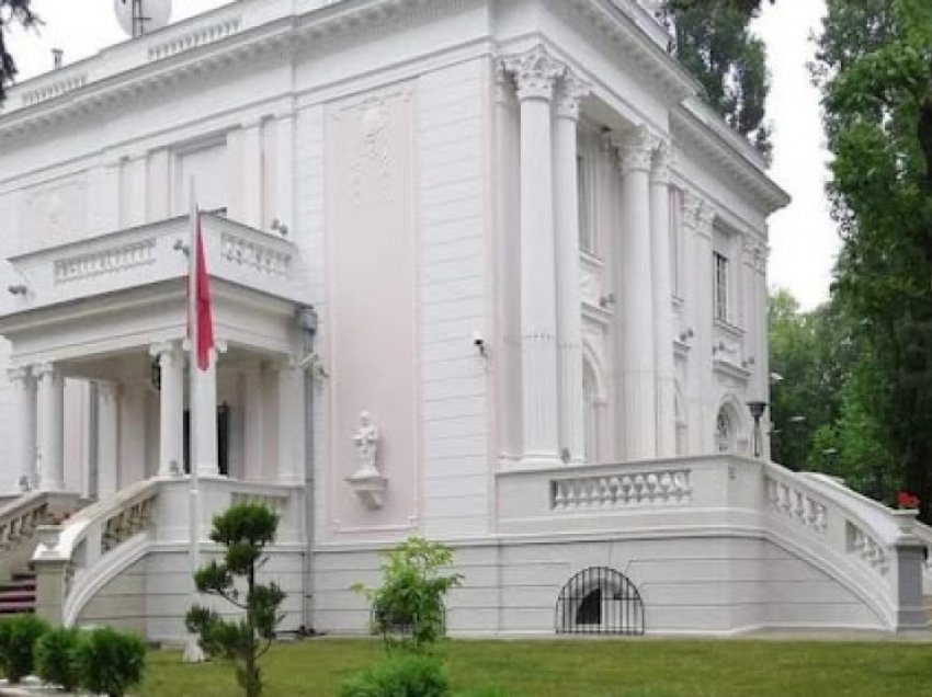 Shpërthim në oborrin e Ambasadës së Shqipërisë në Beograd