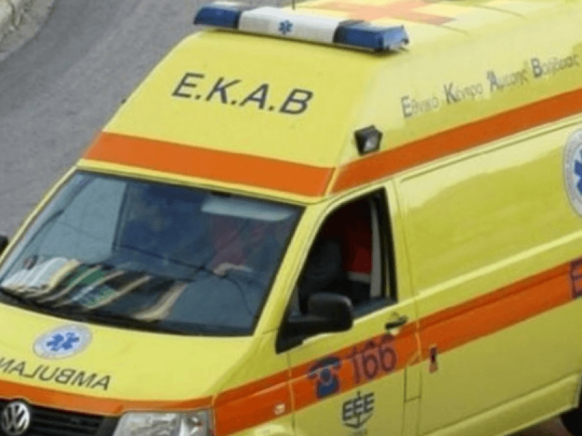 Dy shqiptarë e zgjidhën sherrin me shufra hekuri, njëri përfundon në spital, tjetri në burg