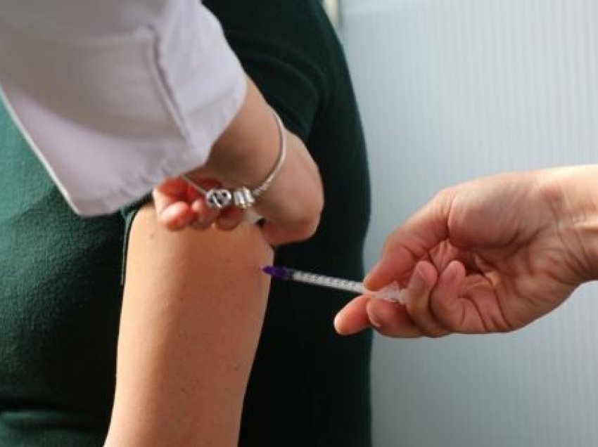 Mësimdhënësit në fund të listës së të vaksinuarve në Kosovë