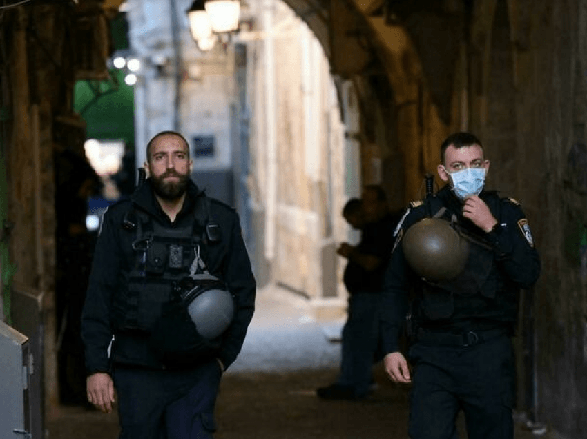Oficerët izraelitë vrasin një grua pas goditjes me thikë në Jerusalem: policia