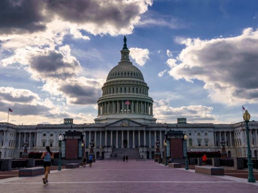 Senati voton për buxhetin për të shmangur një mbyllje të pjesshme të qeverisë