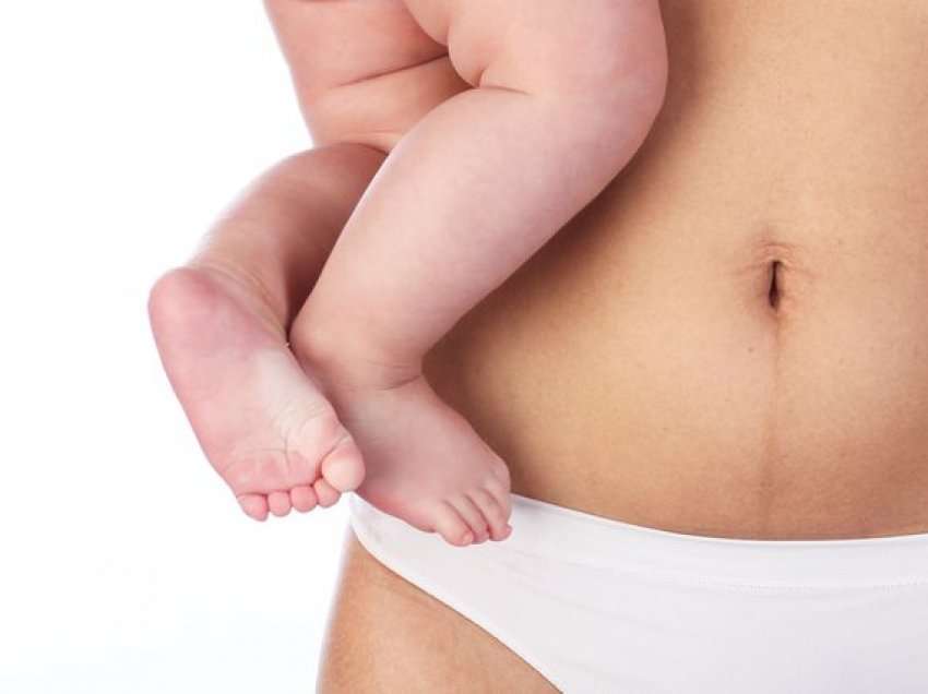 Si të ktheheni në peshën ideale pas lindjes, 4 mënyra që propozojnë nënat e famshme