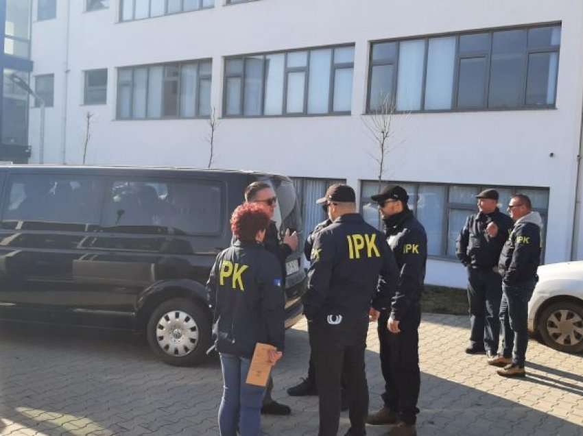 Lirohet nga paraburgimi njëri prej zyrtarëve policor të arrestuar nga rasti ‘’Pika1’’