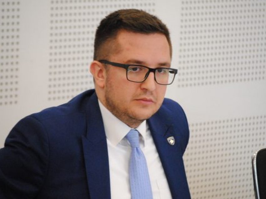 Mustafa ‘godet’ VV-në: E shpallën Rugovën tradhtar e bashkëpunëtor të Serbisë, sot Ambasadori në Slloveni...