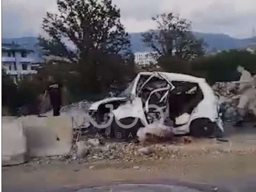 Jeta në dorë të Zotit! Makina ‘paloset’ në aksidenti në Tiranë, asgjë nuk pësojnë ata që ishin brenda!