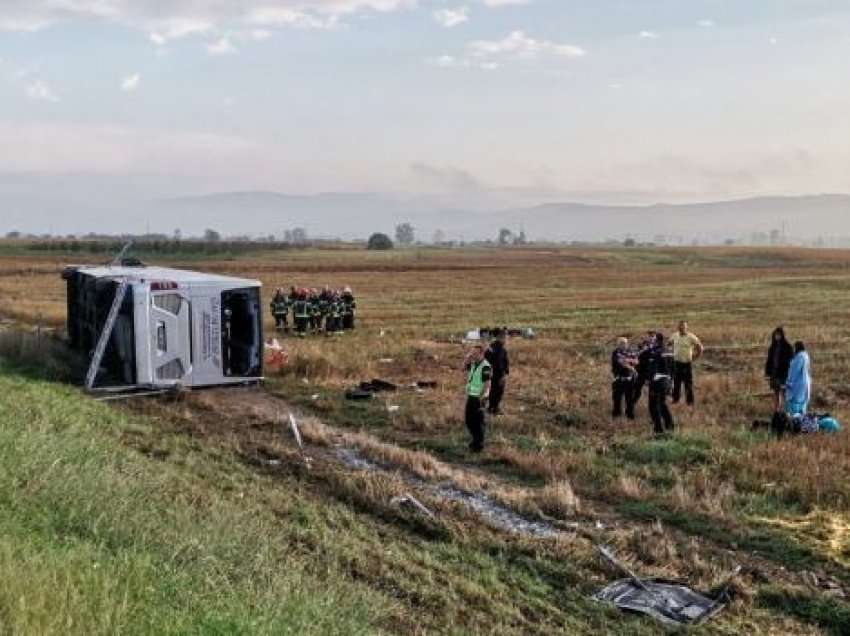 Përmbyset autobusi, një i vdekur dhe 24 të lënduar