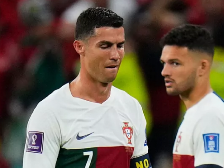Ronaldo refuzon të kthehet në shtëpi me ekipin e Portugalisë
