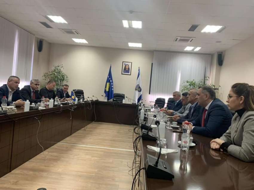 Komisioni për Siguri viziton Drejtorinë e Përgjithshme të Policisë, Bajqinovci jep detaje 