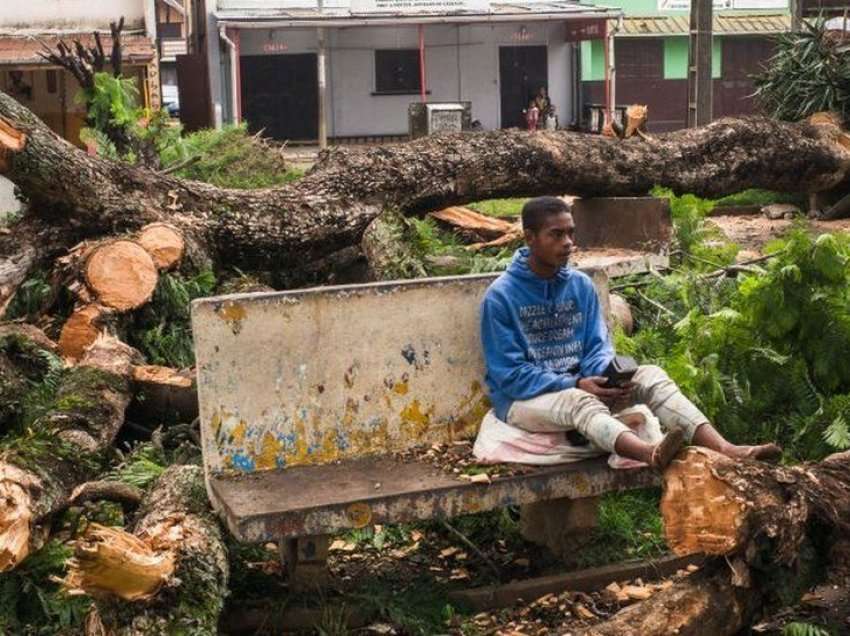 Gjashtë të vdekur dhe rreth 50 mijë të evakuuar, si pasojë e ciklonit Batsirai në Madagaskar