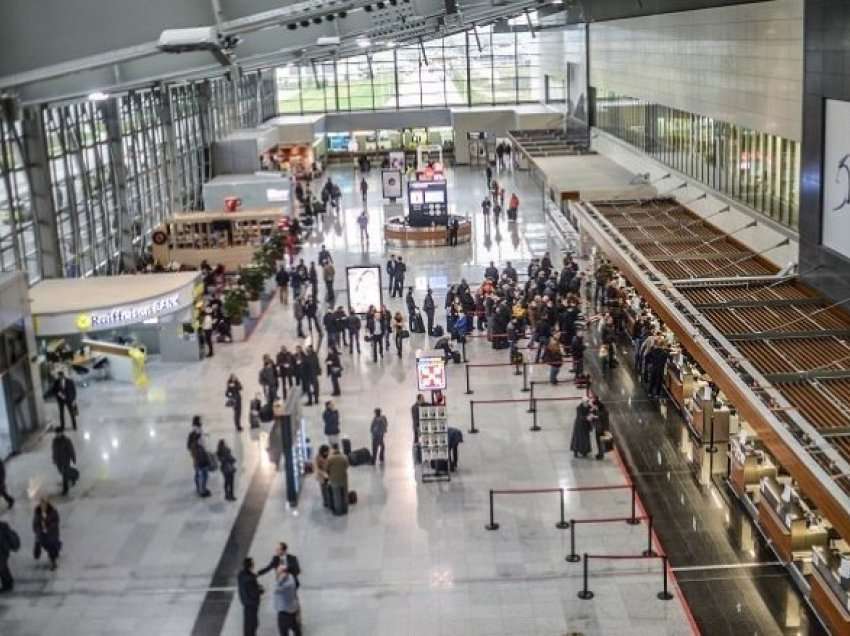 Prezantuan letërnjoftime të falsifikuara, arrestohen tre persona në Aeroportin e Prishtinës