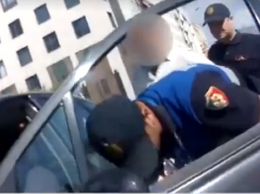 Korçë/ Drejtonte “Benzin” në gjendje të dehur, shoferi tentoi të korruptonte policinë me 2000 lekë, 28-vjeçari e pëson keq