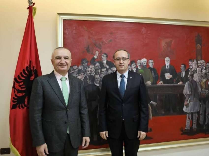 Hoti takohet me Presidentin Meta në Tiranë, flasin për zhvillimet Kosovë-Shqipëri