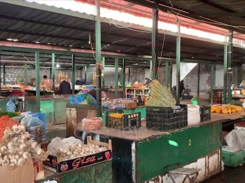 “Një vit i dobët”, tregtarët në Sarandë: 2021 pa shumë blerës, u rritën çmimet dhe varfëria