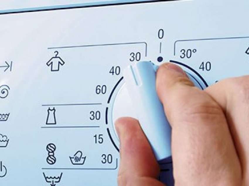 Çfarë rrezikoni nëse i lani rrobat në 30 gradë?