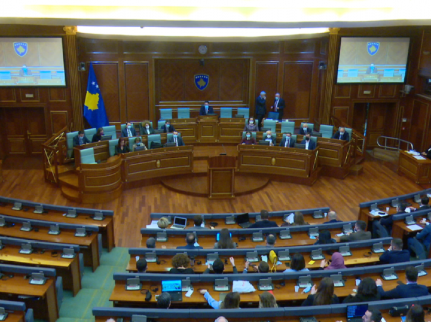 VOA: Parlamenti i Kosovës kundërshton mbajtjen e një referendumi të Serbisë në zonat më shumicë serbe