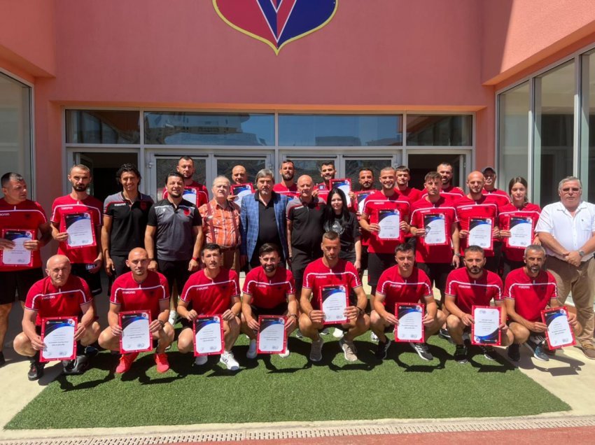 Përmbyllet me sukses kursi UEFA B i FSHF-së në Shkodër, diplomohen 22 trajnerë të rinj