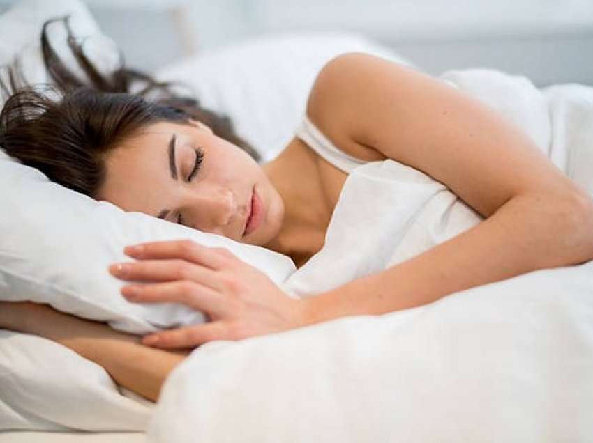 Sa i lartë duhet të jetë, specialistët përgjigjen për jastëkun 'ideal' që ju ndihmon për gjumin