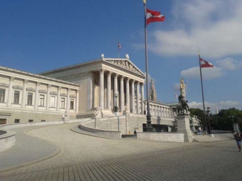 Nga 1 gushti, rregulla të reja për hyrjen në Austri