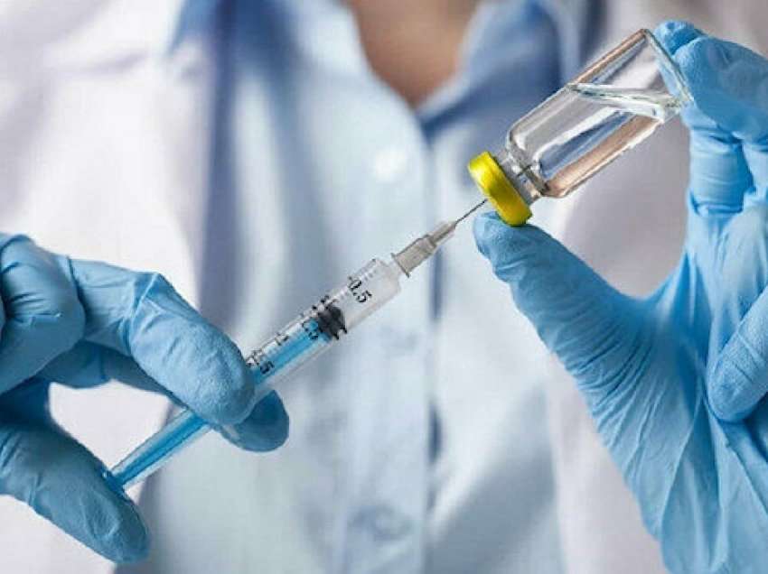 Indi, arrestohet punonjësi shëndetësor që vaksinoi 39 nxënës me shiringën e njëjtë