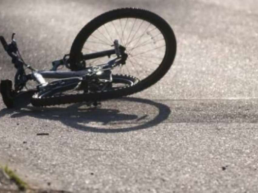Shtime: Shtatëvjeçari goditet nga vetura derisa po ngiste biçikletën, dërgohet në QKUK