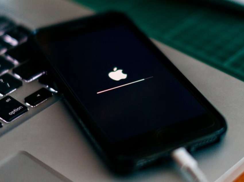 Kompanisë Apple mund t’i duhet të dëmshpërblejë përdoruesit e iPhone