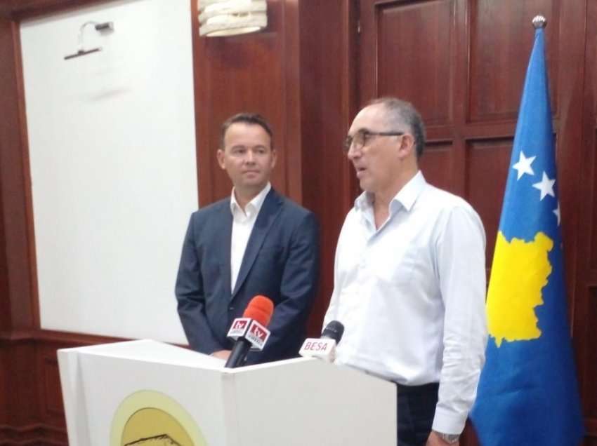 Kryetari i Prizrenit, Shaqir Totaj priti Ministrin MBPZHR-së, Faton Peci