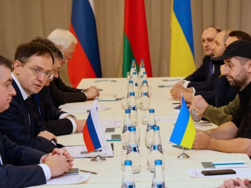 Ukraina dhe Rusia do të bisedojnë për armëpushim