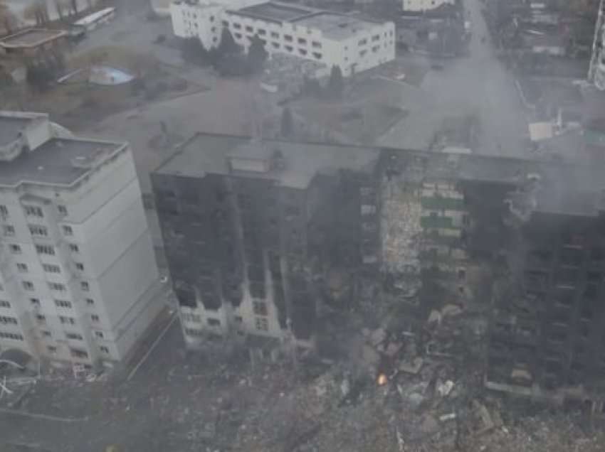 Pamjet me dron tregojnë qytetin e shkatërruar ukrainas