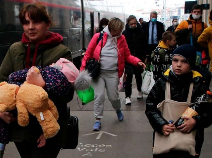 Lufta, rreth 7 mijë refugjatë ukrainas mbërrijnë në Francë