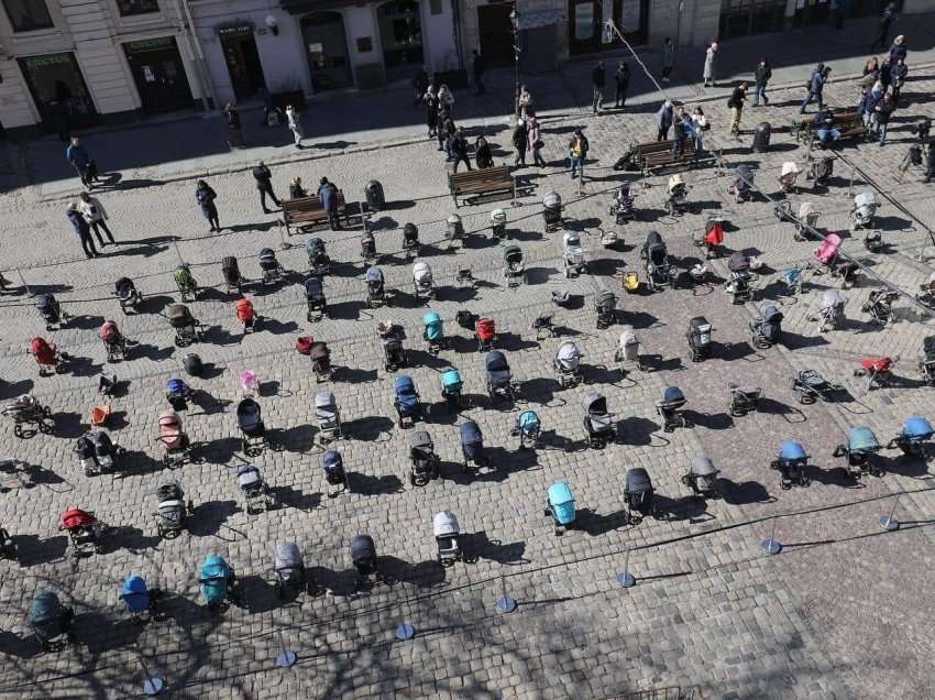109 karroca ta zbrazura për 109 fëmijët e vrarë në Lviv 