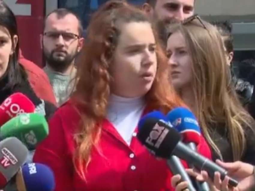 Protestë para drejtorisë së Policisë së Tiranës/ Flasin motrat që u rrahën me grushte nga “tmerri” i vajzave