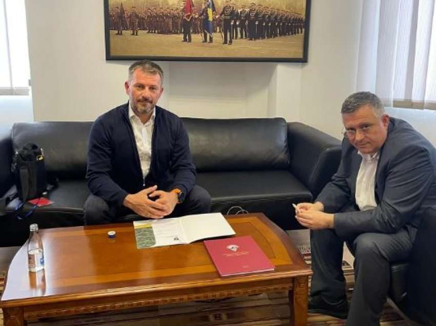 Nënshkruhet memorandumi mes Federatës së Bjeshkatarëve dhe Alpinistëve të Kosovës dhe Ministrisë së Mbrojtjes