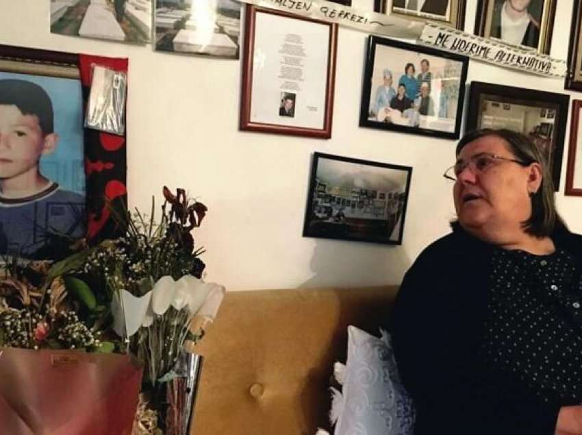 Ferdonije Qerkezi, gruaja që refuzoi ushqimin në Beograd: Unë e kom marr bukën nga shpia, nuk e ha bukën e tyre