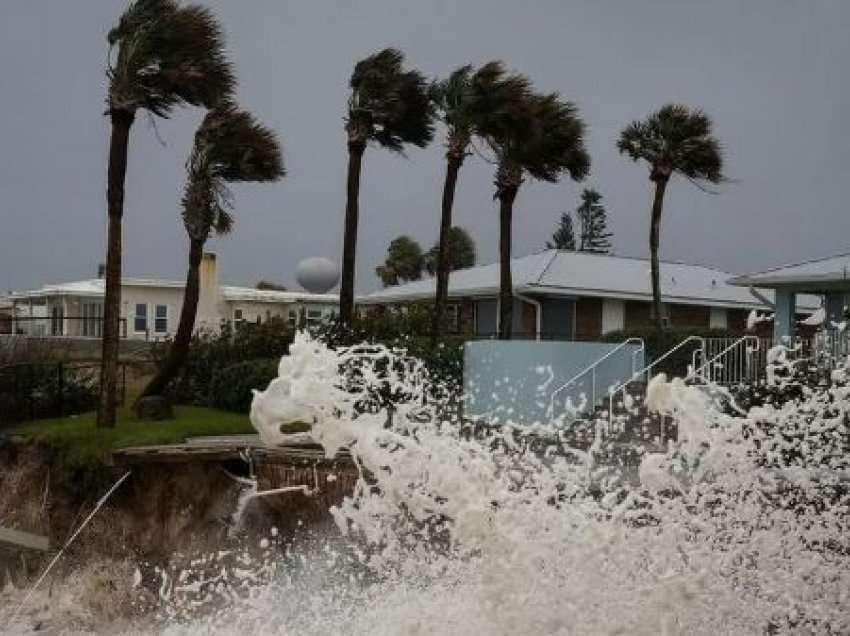 Uragani i rrallë Nicole godet Floridën, ndërpret energjinë elektrike