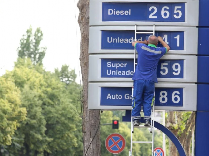 Shqiptarët kanë paguar 185 milionë euro më shumë për të blerë 9% më pak karburant këtë vit