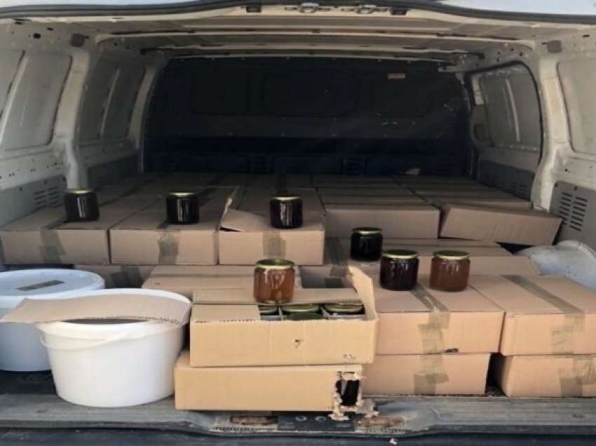 Bastiset një depo në Ferizaj, konfiskohen qindra kg mjaltë, duhan dhe fasule