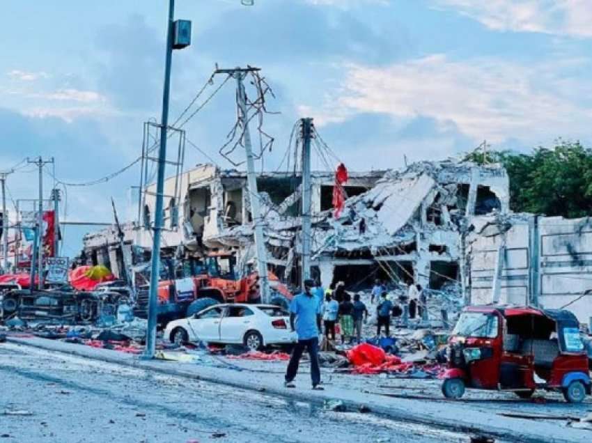 ​100 të vrarë në një sulm me bombë në Mogadishu