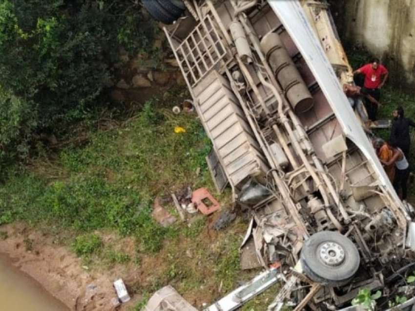 ​Indi: Autobusi bie nga ura, 7 të vdekur