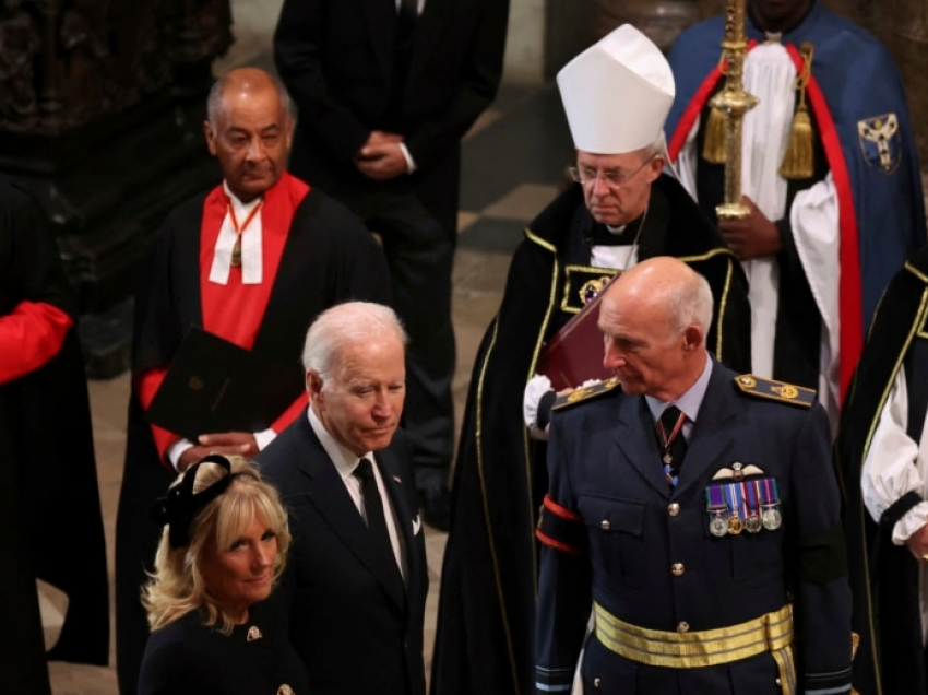 VOA: Udhëheqësit nga mbarë bota nderojnë Mbretëreshën Elizabeth II