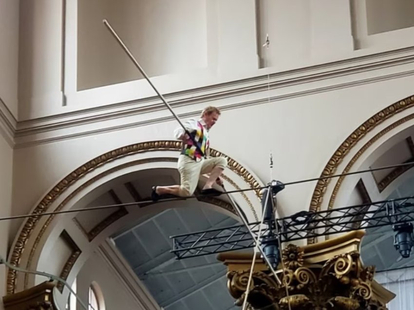 Akrobati francez Philippe Petit, shfaq talentin e tij në Uashington 