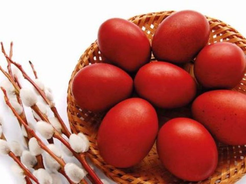 Nuk ka Pashkë pa vezë të kuqe, por e dini çfarë simbolizojnë ato?