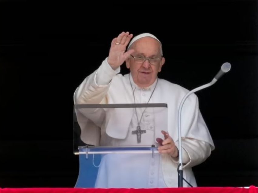 Papa uron Pashkët mes lutjeve për ndalimin e konflikteve