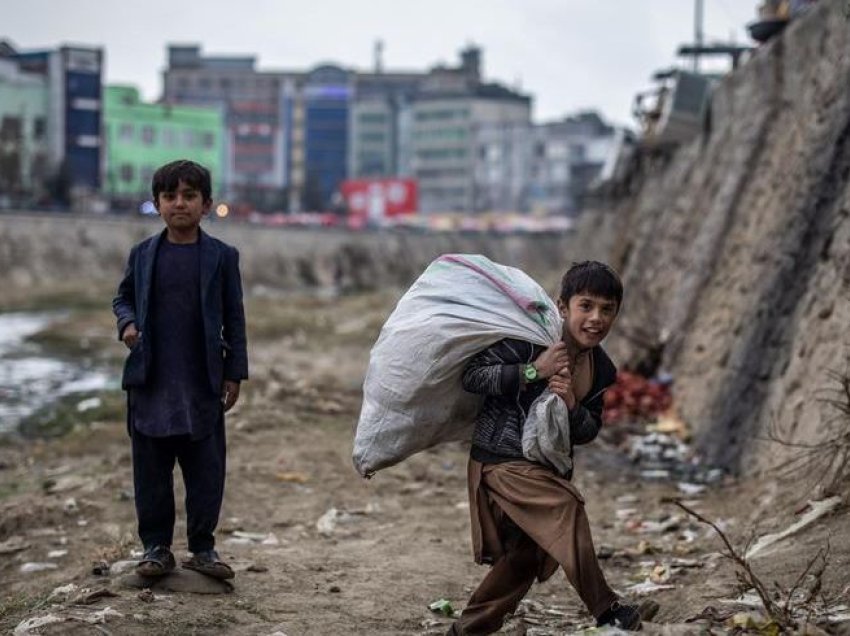 Afganistan: Dyfishohet numri i të varfërve